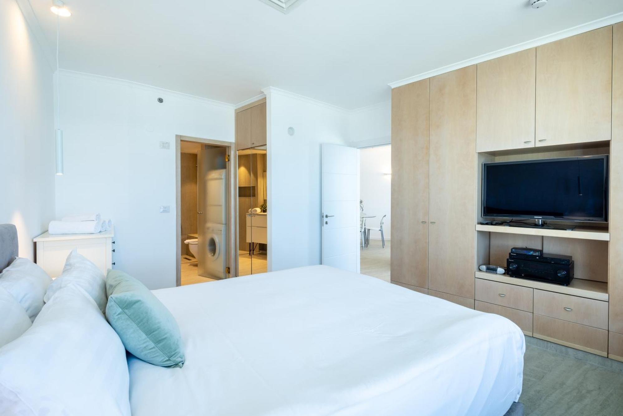 Superb Beachfront Apartments With Shelter By Sea N' Rent Tel Aviv Esterno foto
