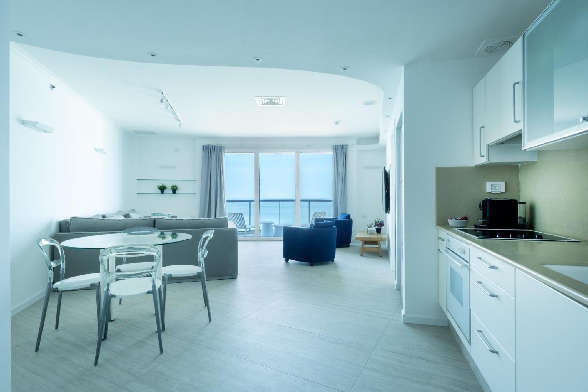 Superb Beachfront Apartments With Shelter By Sea N' Rent Tel Aviv Esterno foto