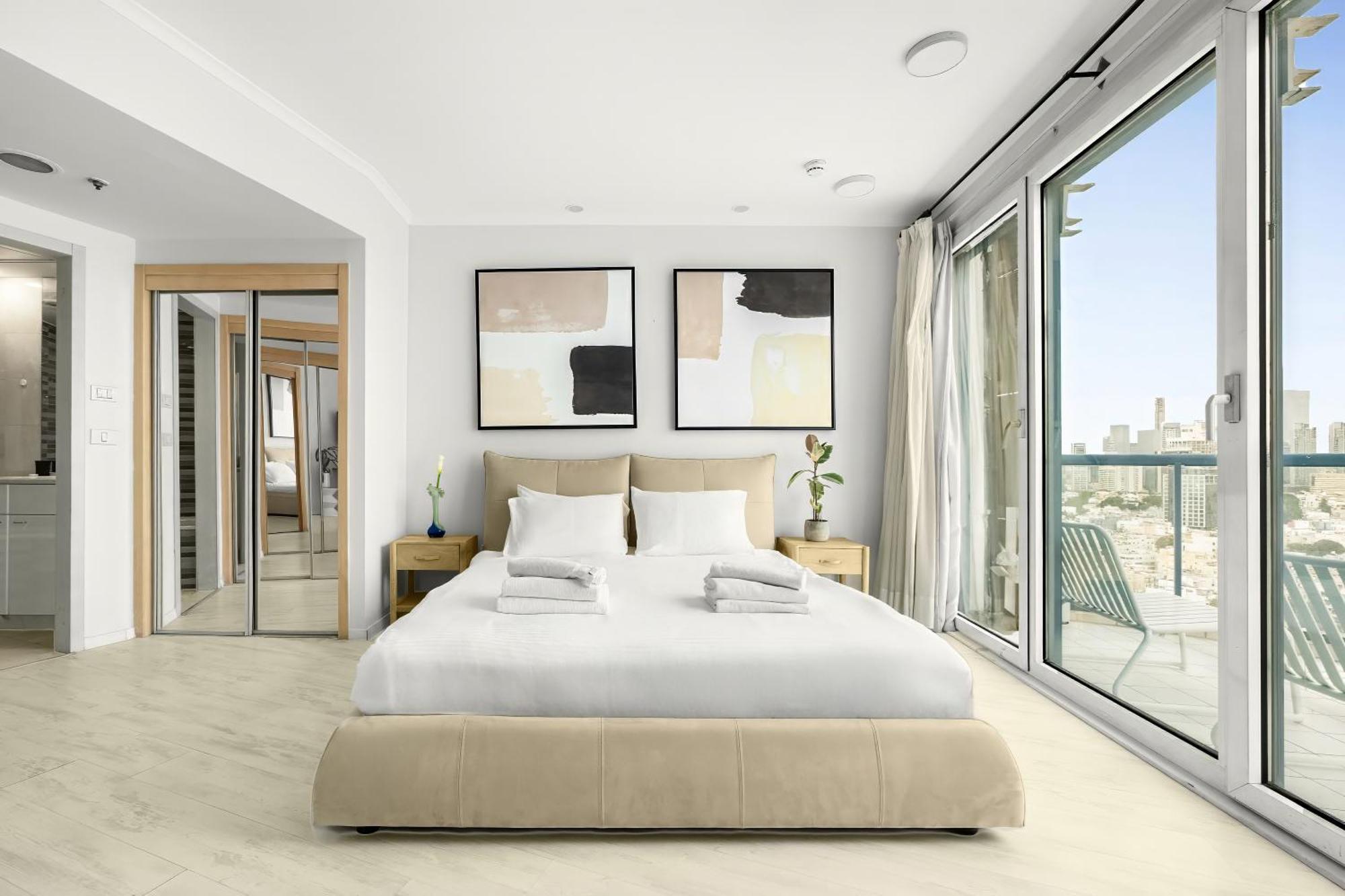Superb Beachfront Apartments With Shelter By Sea N' Rent Tel Aviv Esterno foto